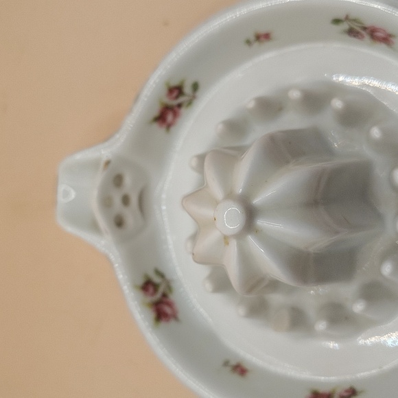Vintage Victoria Austria Porcelain Citrus Juicer With A Rose Floral Pattern - Picture 4 of 6